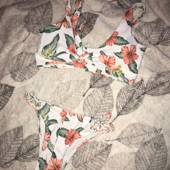 Two piece swimsuit - Picture 1 of 3